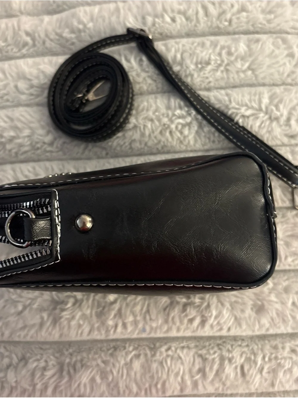 The Unbranded Brand sleek black
